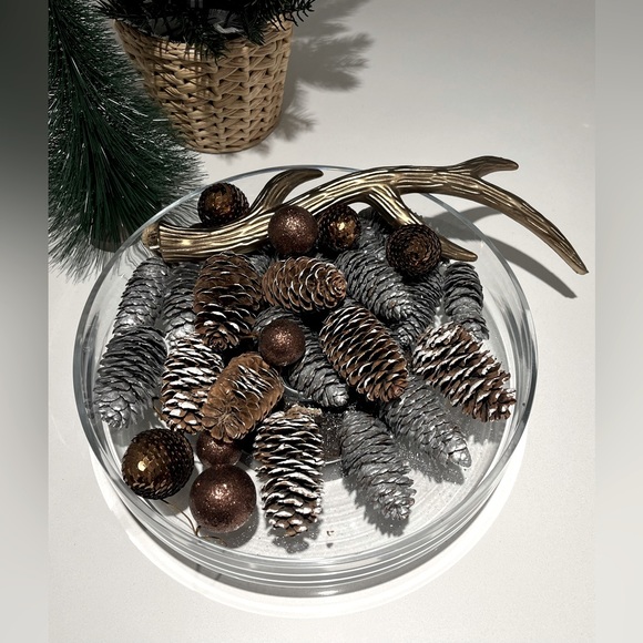 🌲URBAN BARN Glass Bowl & Holiday Decor 🌲 - Picture 6 of 14